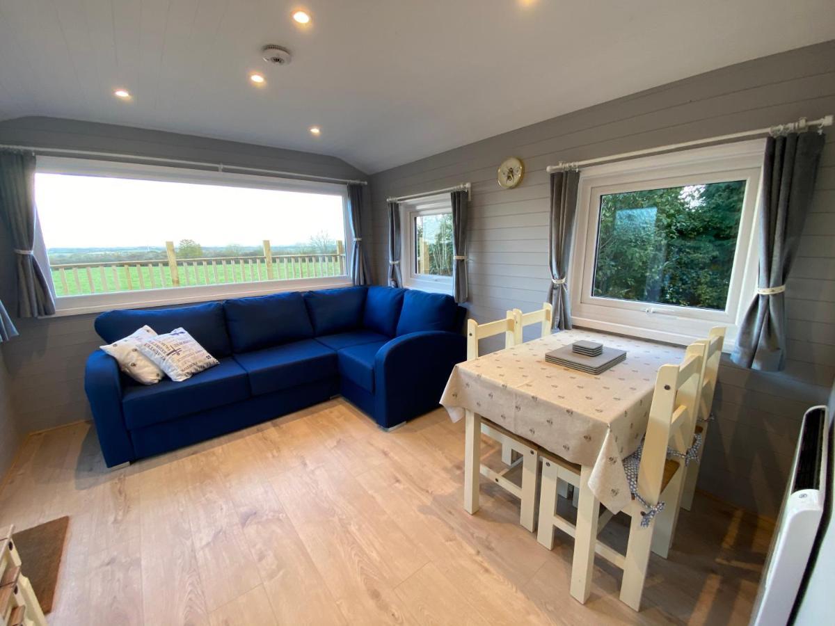 The Beehive -stunning Views - Hot Tub - Romantic *