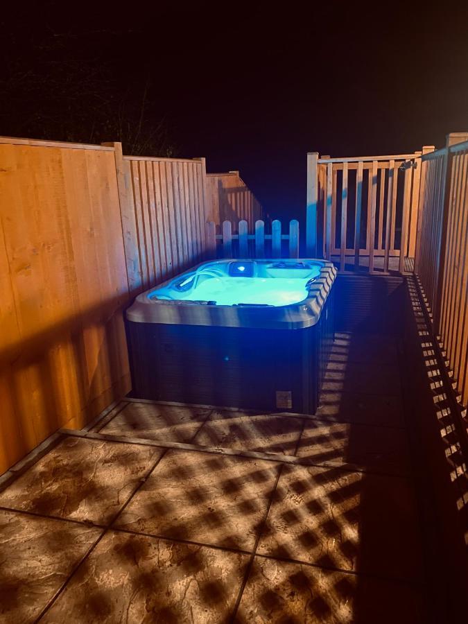 Holiday home The Beehive -stunning Views - Hot Tub - Romantic Launceston