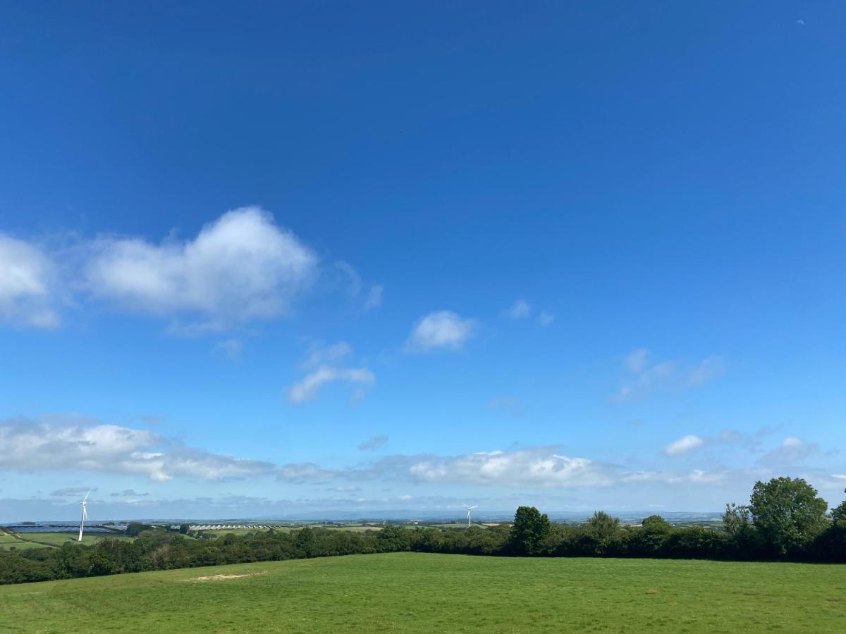 The Beehive -stunning Views - Hot Tub - Romantic Holiday home *