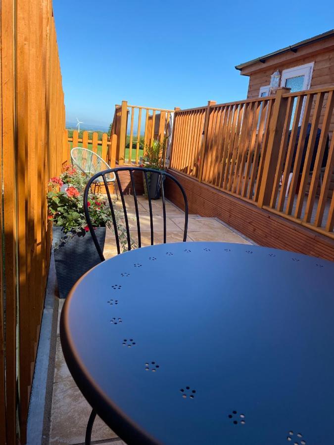 The Beehive -stunning Views - Hot Tub - Romantic *