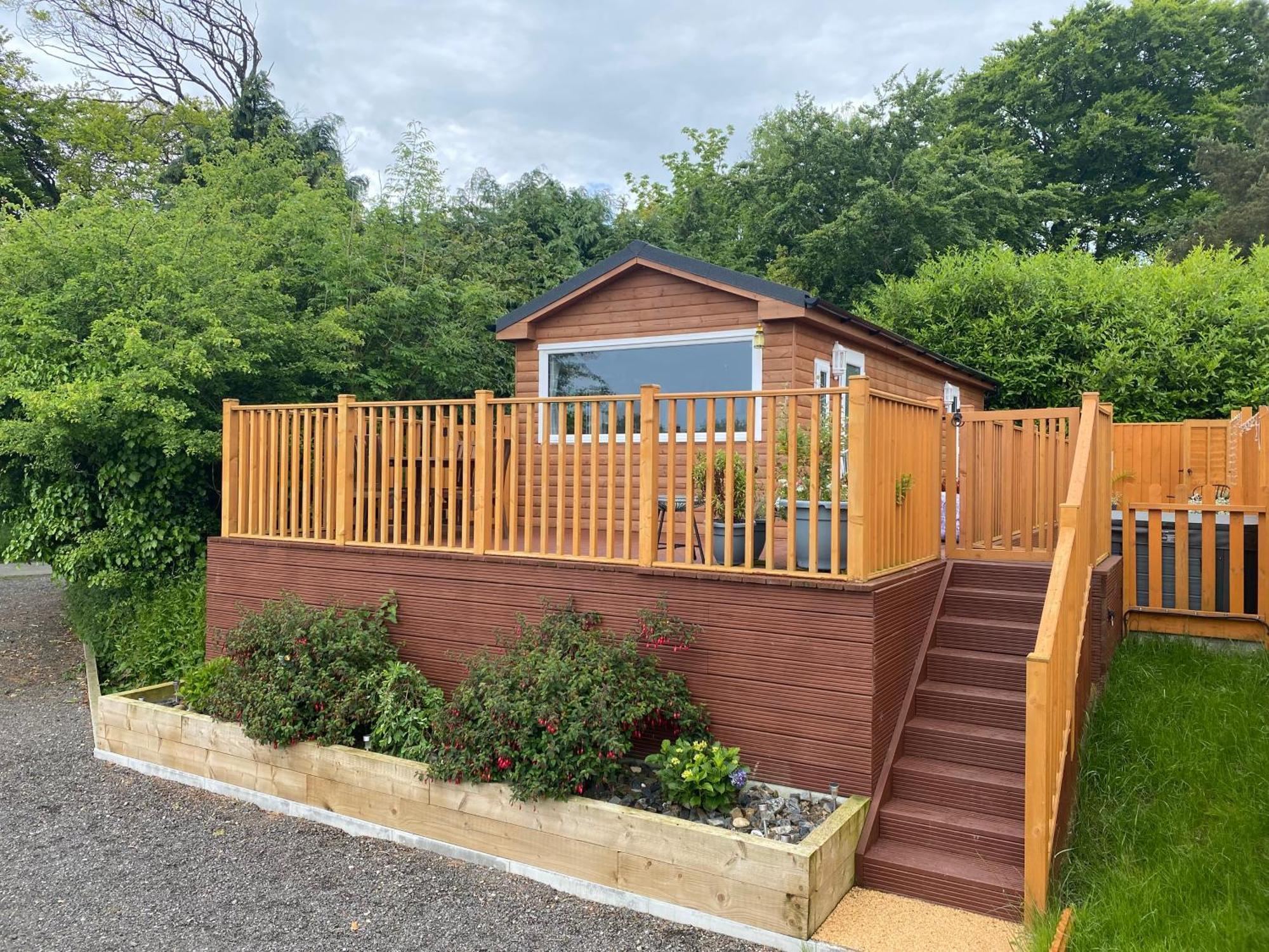 The Beehive -stunning Views - Hot Tub - Romantic Holiday home *